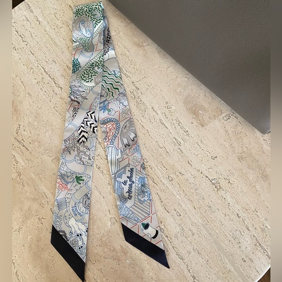 Hermès SPLASH PARK Silk Twilly Scarf in Gris Perle, Vert and Noir - Picture 5 of 9